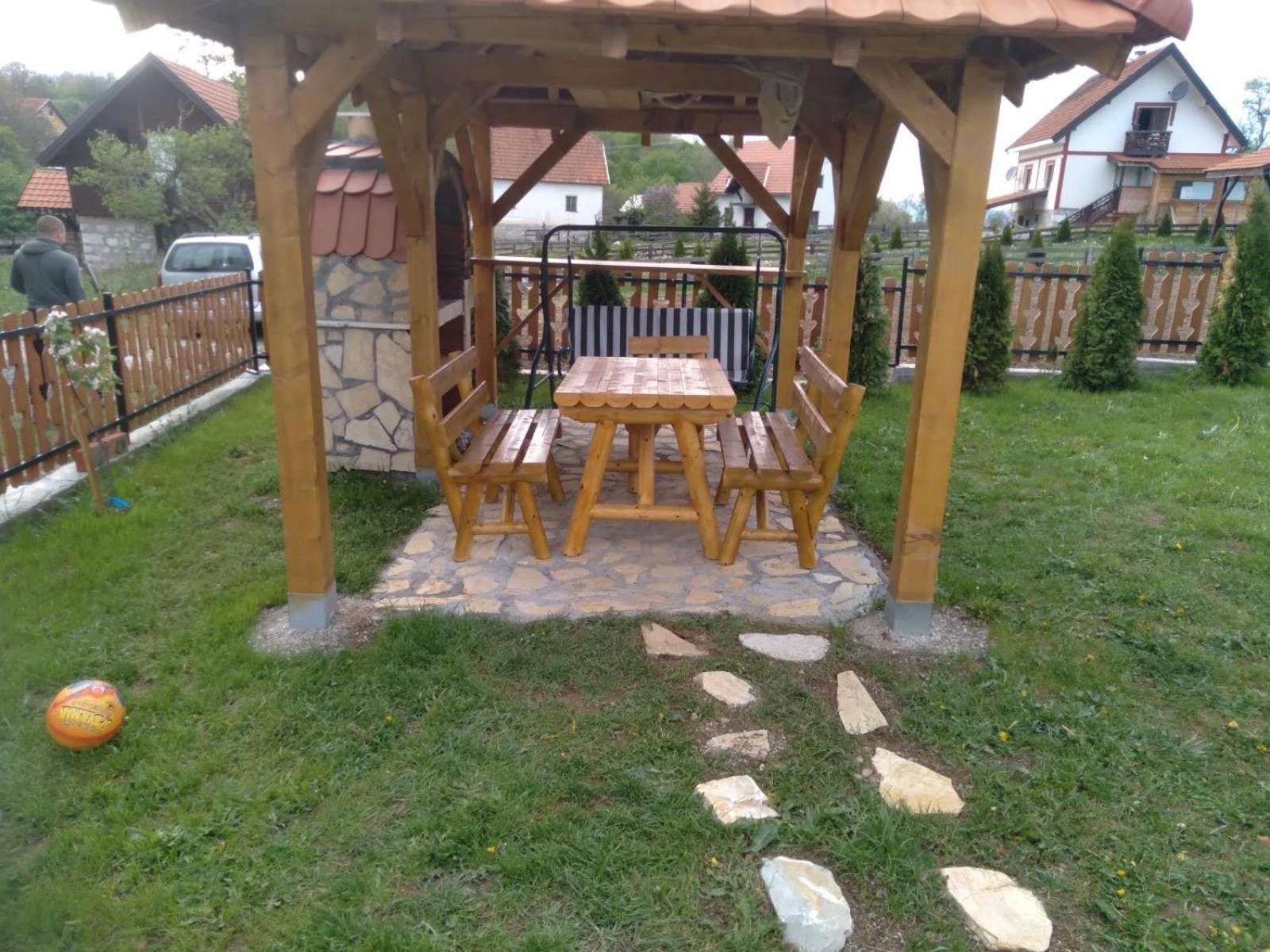 Eko Kuca Zlatiborsko Srce